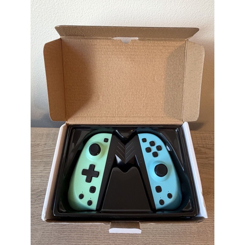 Nintendo Joy-Con Style Wireless Controllers in Mint Green & Light Blue